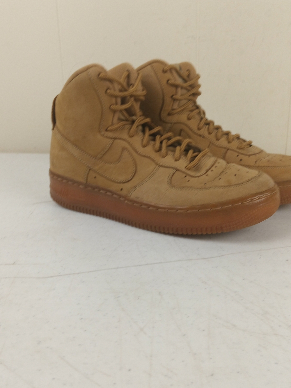 Nike Boys High-Top Sneakers in Wheat Brown with Gum Sole Youth Size 6.5